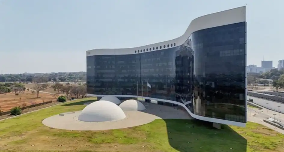 Imagem mostra prédio do Tribunal Superior Eleitoral de dia